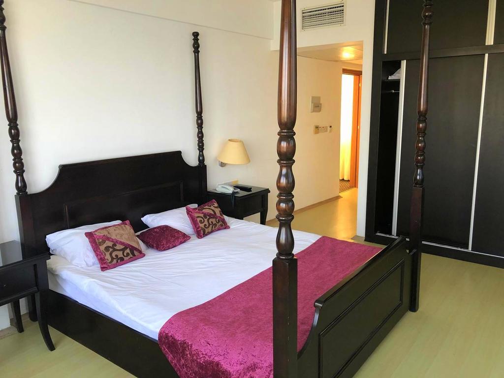 Ada Beach Hotel Karavas  Экстерьер фото
