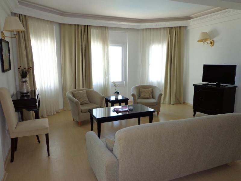 Ada Beach Hotel Karavas  Экстерьер фото